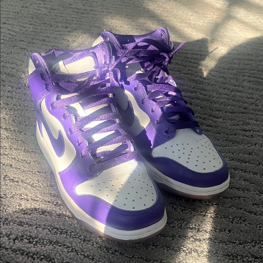 Nike Women's Violet and White Sneakers